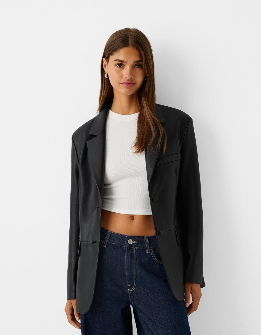 

Блейзер из искусственной кожи Bershka, черный