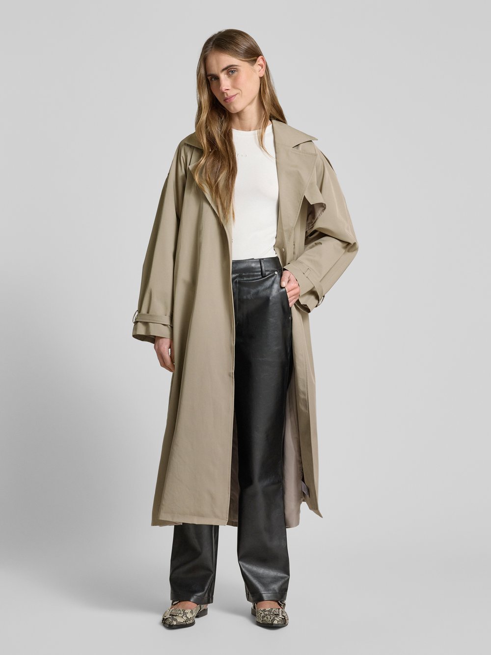 

Модель тренчкота «Елена» - LeGer Studio Collection LeGer by Lena Gercke