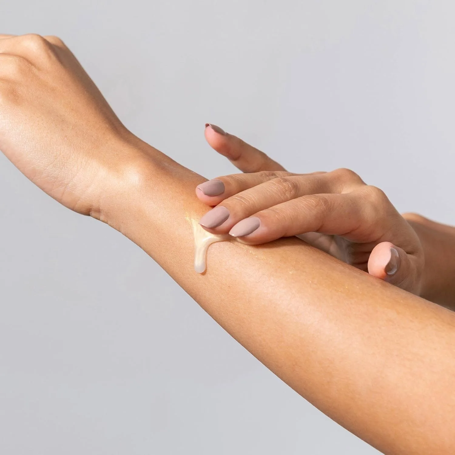 Сыворотка M-61 — Hydraboost Gradual Tan Body Serum | увлажняющая, подтягивающая для тела с эффектом загара, 112 мл — фото 2