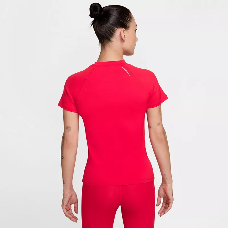 Женская футболка с короткими рукавами Nike Pro Dri-FIT, цвет University Red — фото 3