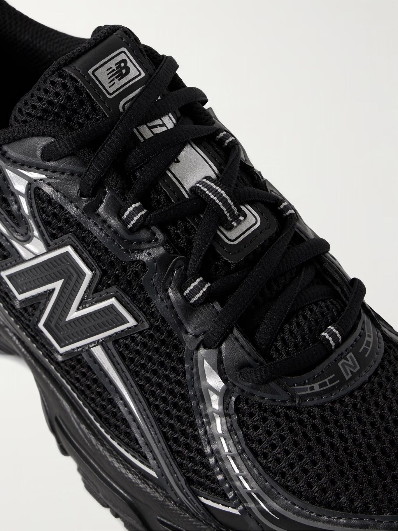 

740 Кроссовки с металлической отделкой из кожи и сетчатой ​​вставкой NEW BALANCE, черный