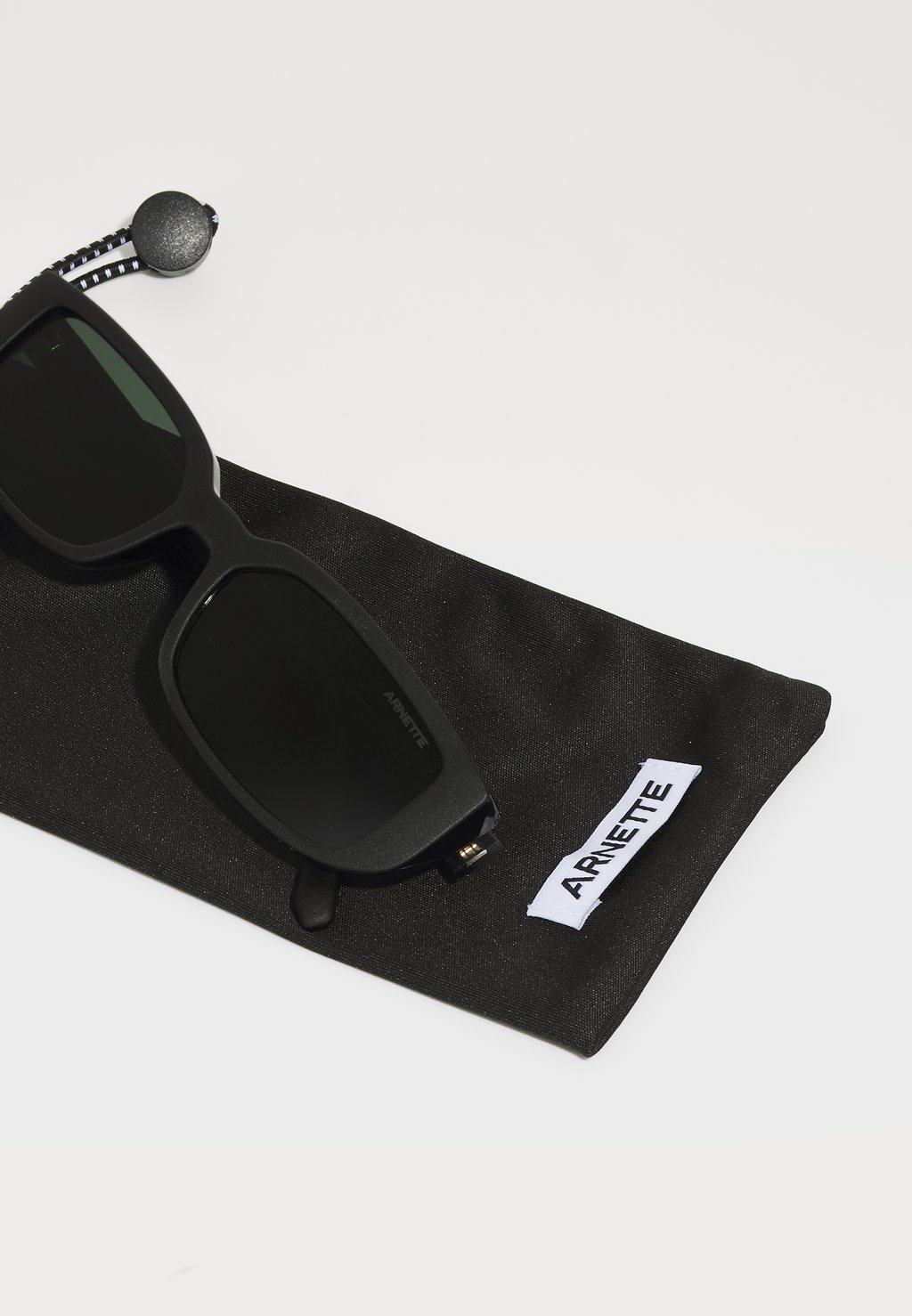 

Солнцезащитные очки JET UNISEX Arnette, черный