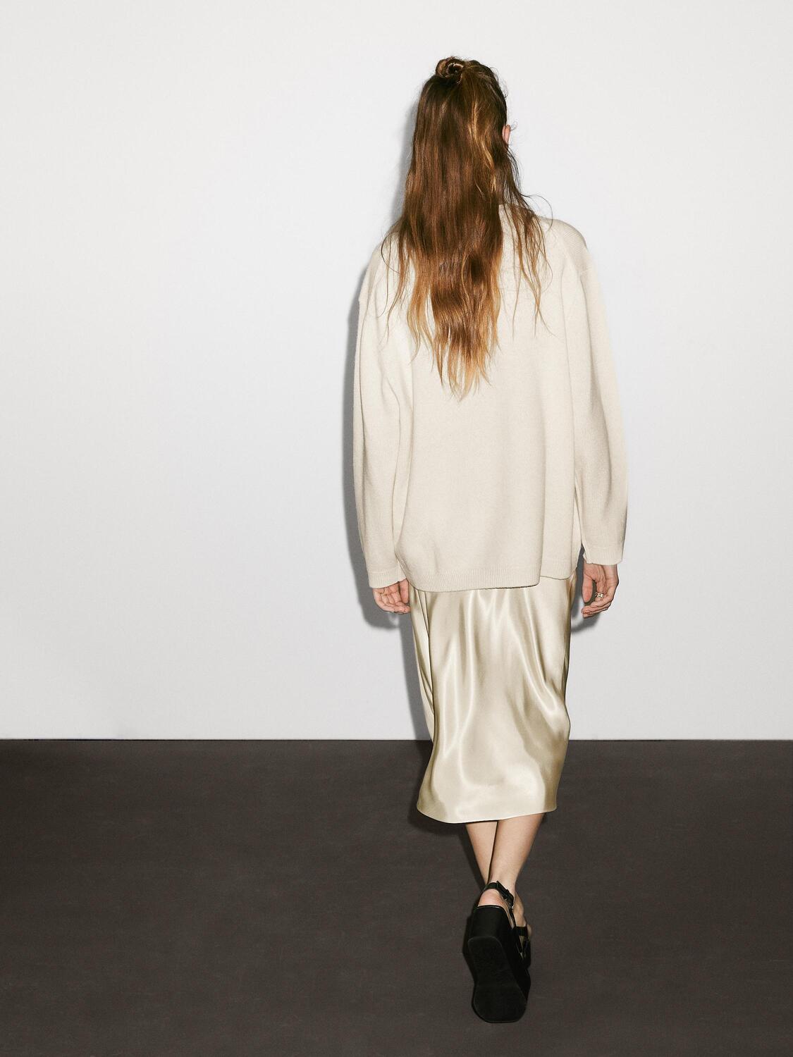 

100% кашемировый свободный свитер с V-образным вырезом Massimo Dutti, кремовый