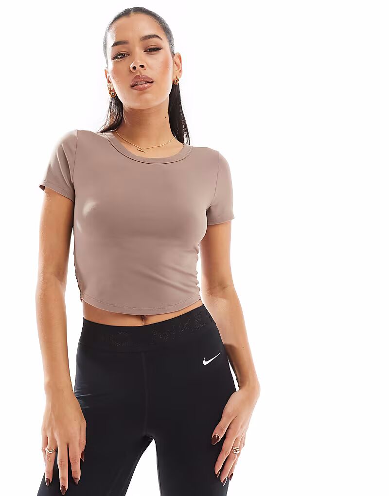 

Футболка Nike One Training Dri-FIT коричневого цвета