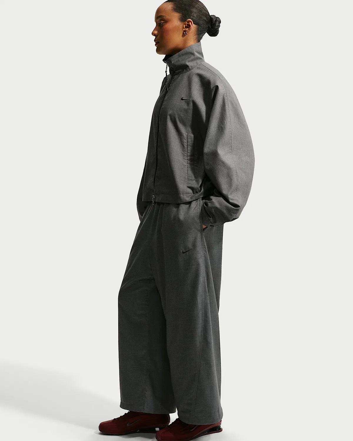 Женские свободные брюки со средней посадкой Nike Sportswear, Black/Heather/Black — фото 4