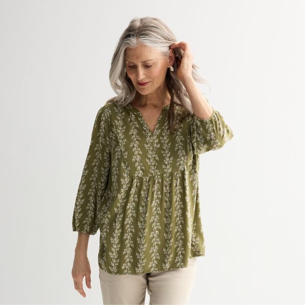 

Миниатюрная блузка с кокеткой спереди Croft & Barrow, цвет olive ivy stripe