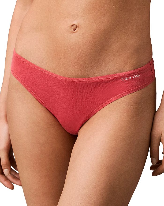 

Идеальное Тонг Calvin Klein, красный