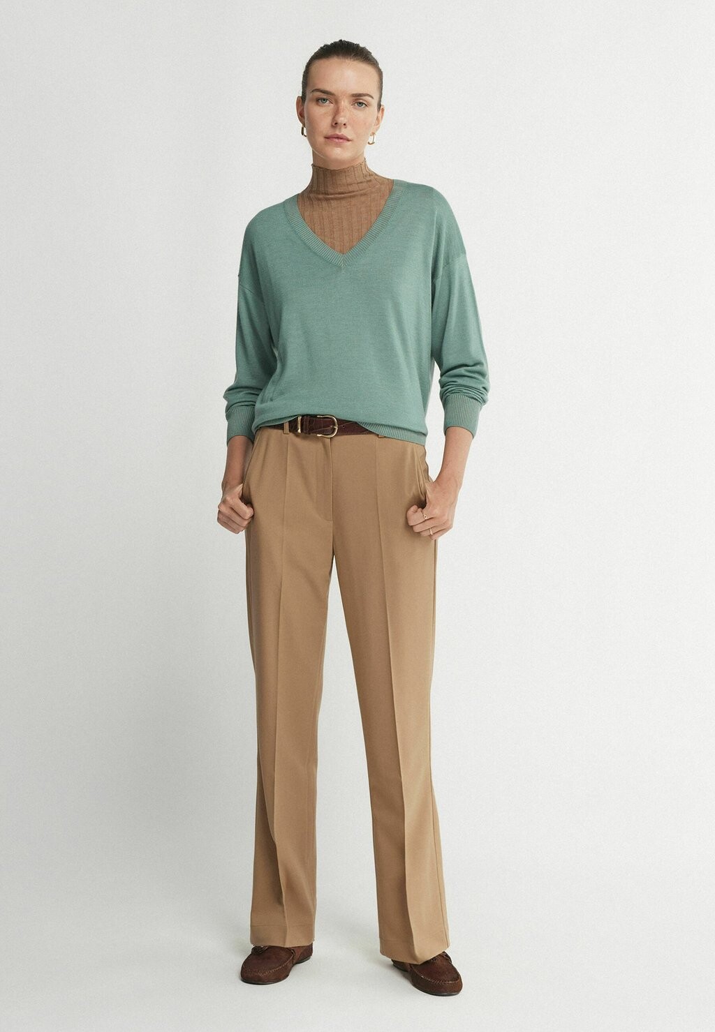 

Джемпер ULTRAFINE V-NECK Falconeri, светло-зеленый