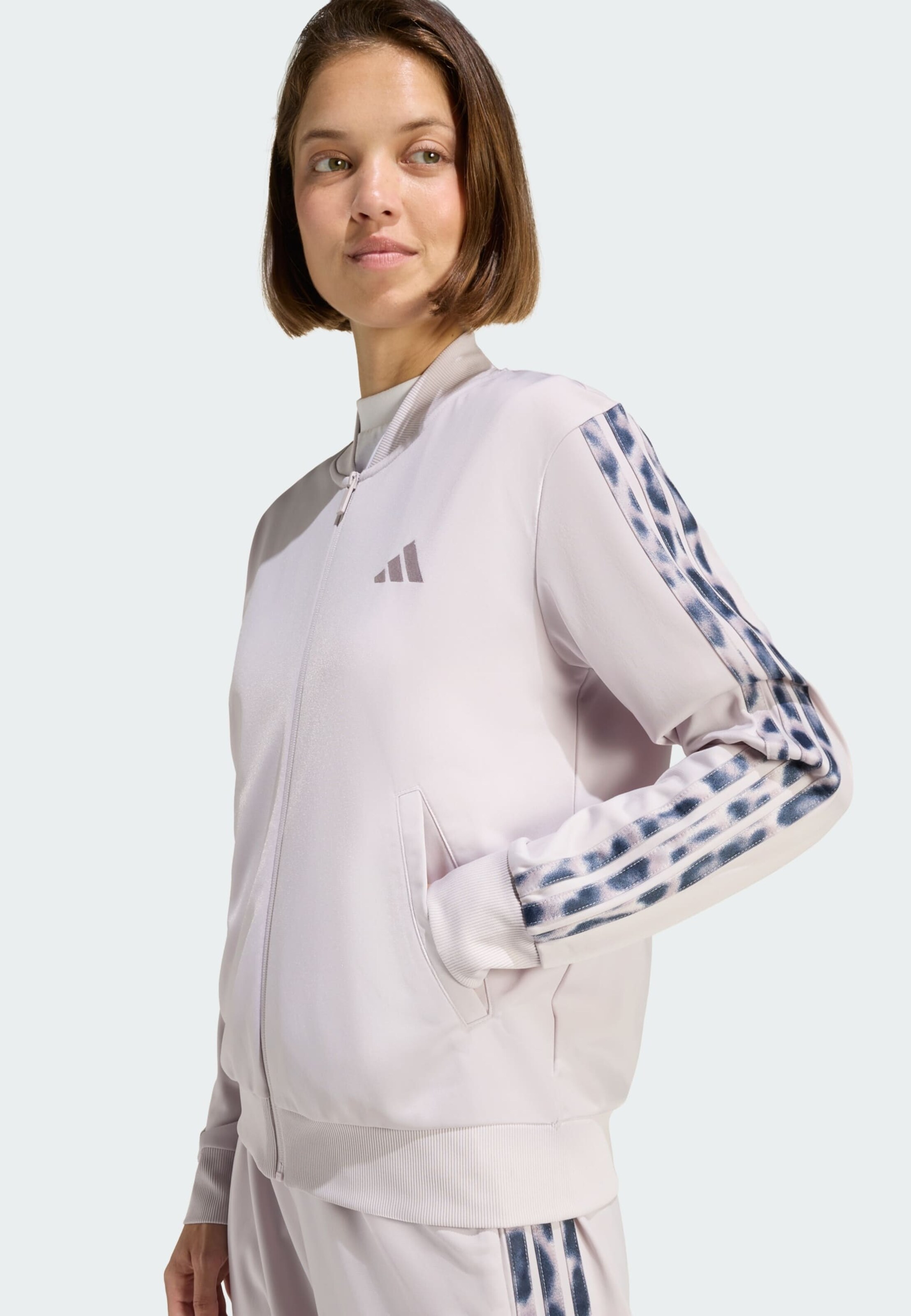Adidas Sportswear Тренировочный костюм '3-STRIPES LEOPARD PRINT' в цвете Lilac — фото 4