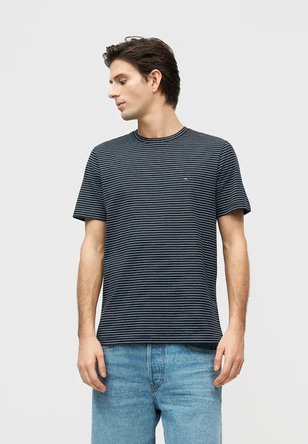 Футболка Tommy Hilfiger Seasonal fit tee core essentials print t-shirt, пустынное небо/экрю — фото 4