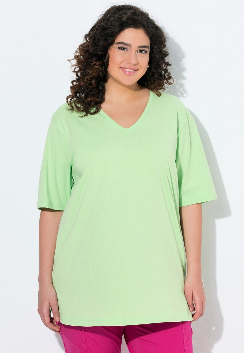 

Базовая футболка PLUS SIZE V NECK TEE Ulla Popken, светло-зеленый