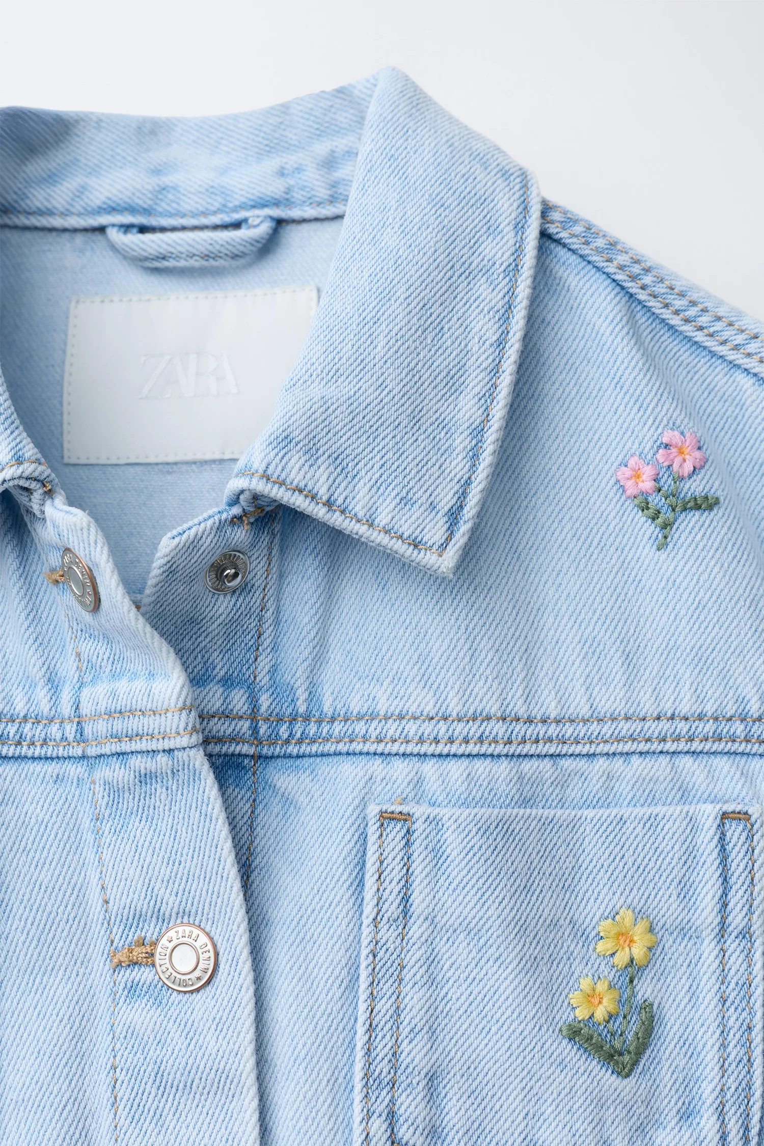 Джинсовая куртка с вышитым цветочным узором Zara, синий — фото 3