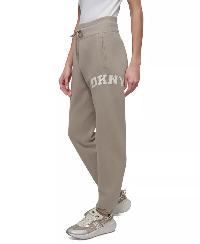 

Женские спортивные джоггеры с расслабленным кроем и логотипом из страз DKNY, коричневый/бежевый
