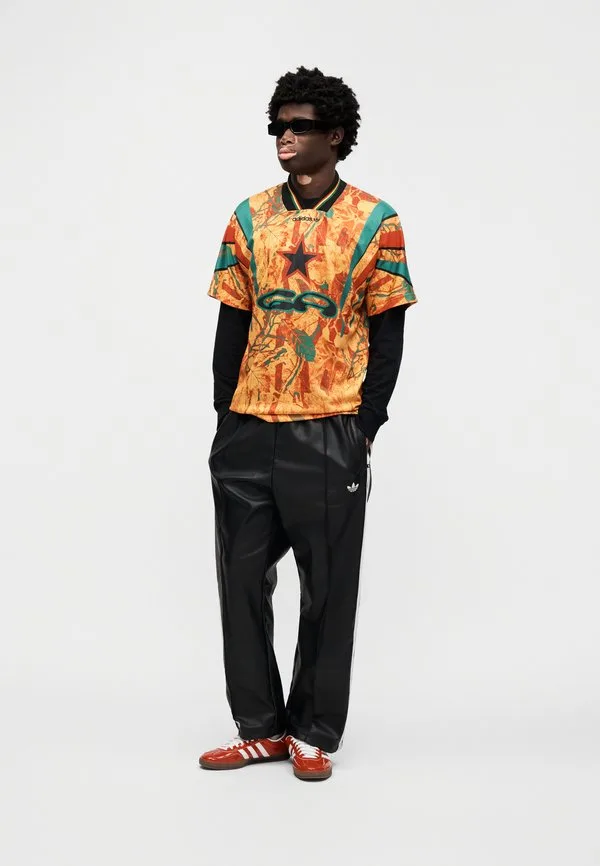 Футболка с графическим принтом Adidas Originals, Green/Yellow/Better Scarlet — фото 3