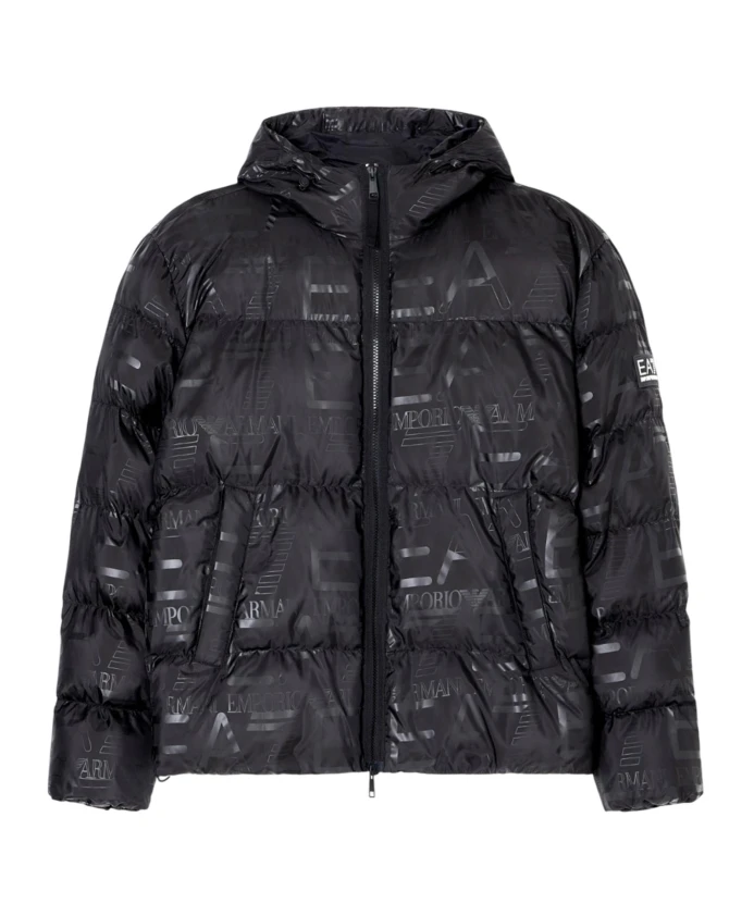 

Куртка на подкладке с капюшоном и принтом в виде логотипа по всей поверхности. Emporio Armani Ea7, черный