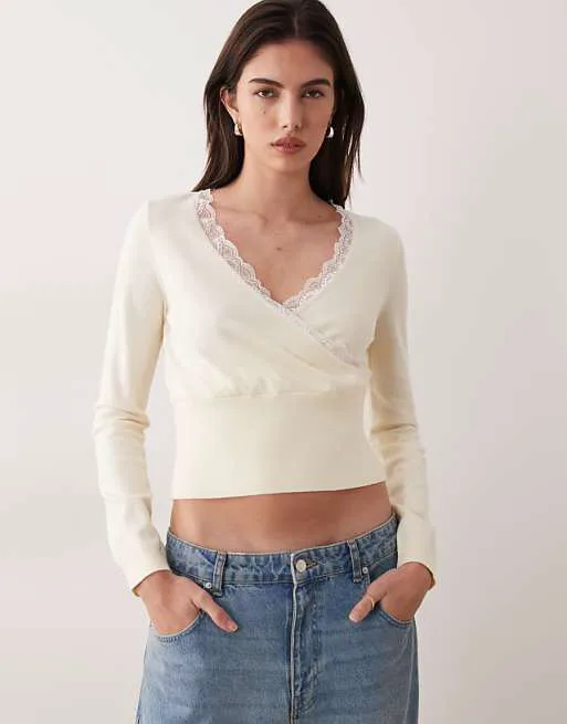 

Трикотажный топ Miss Selfridge с запахом и кружевной отделкой