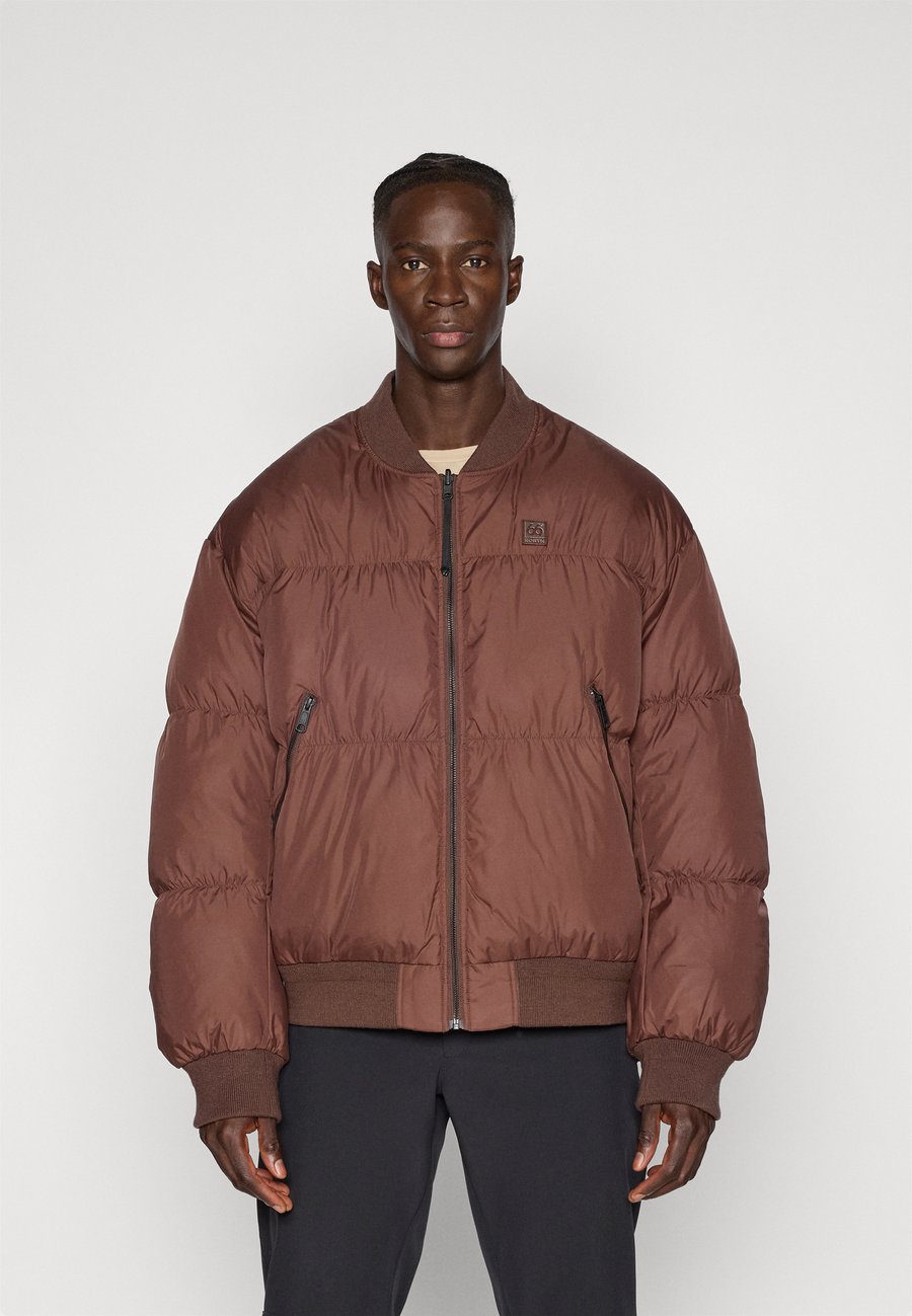 

Куртка 66 North DYNGJA BOMBER, Blood Bay/Cognac