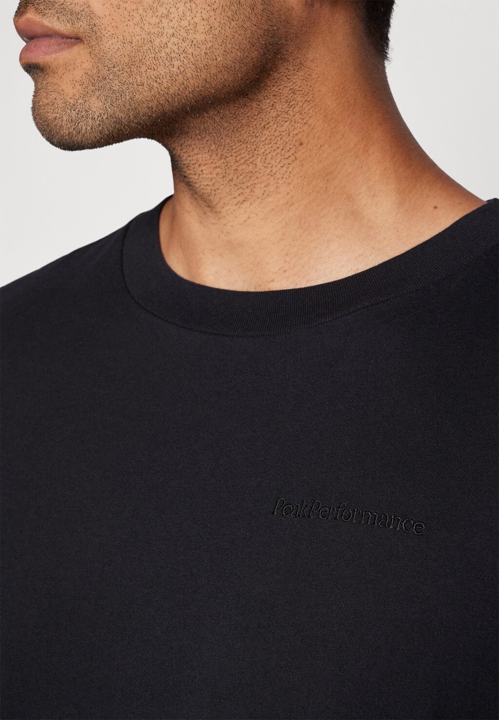 

Базовая футболка ORIGINAL SMALL LOGO TEE Peak Performance, черный