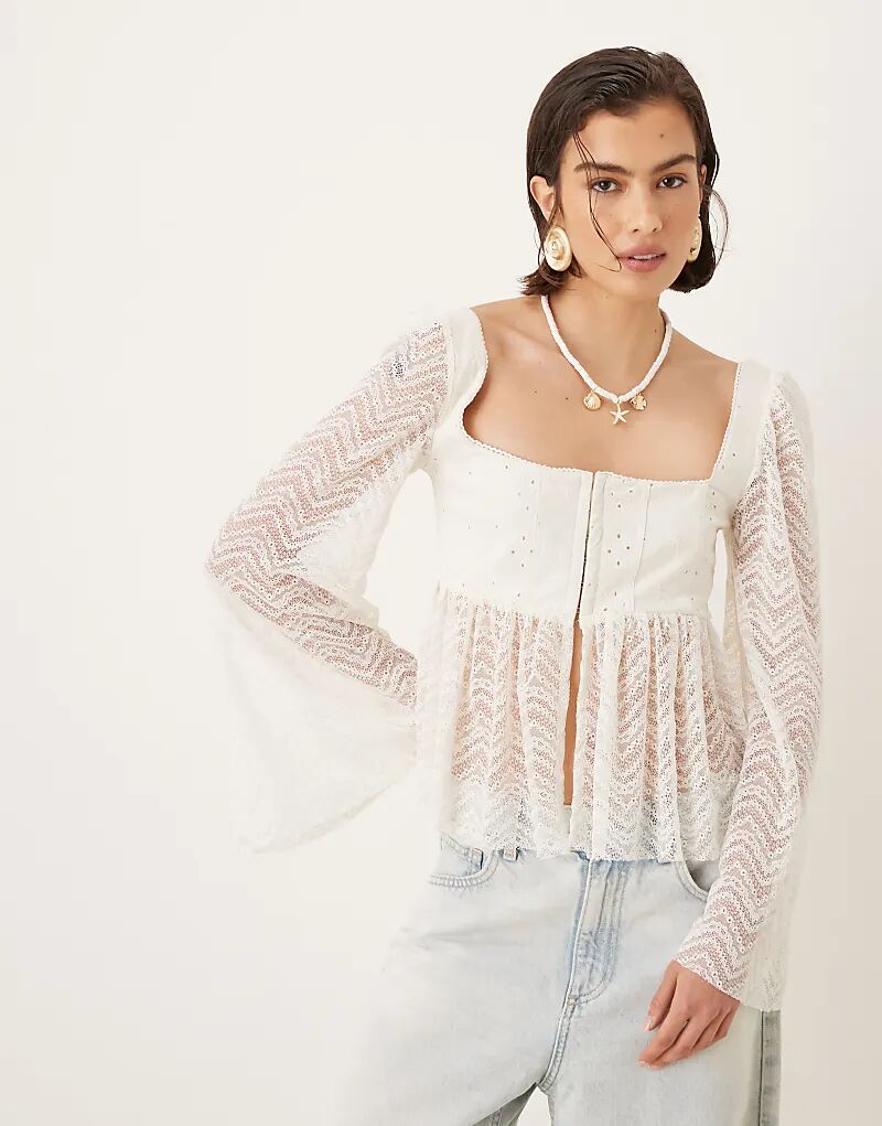 

Топ ASOS DESIGN с длинными расклешенными рукавами и баской кремового цвета