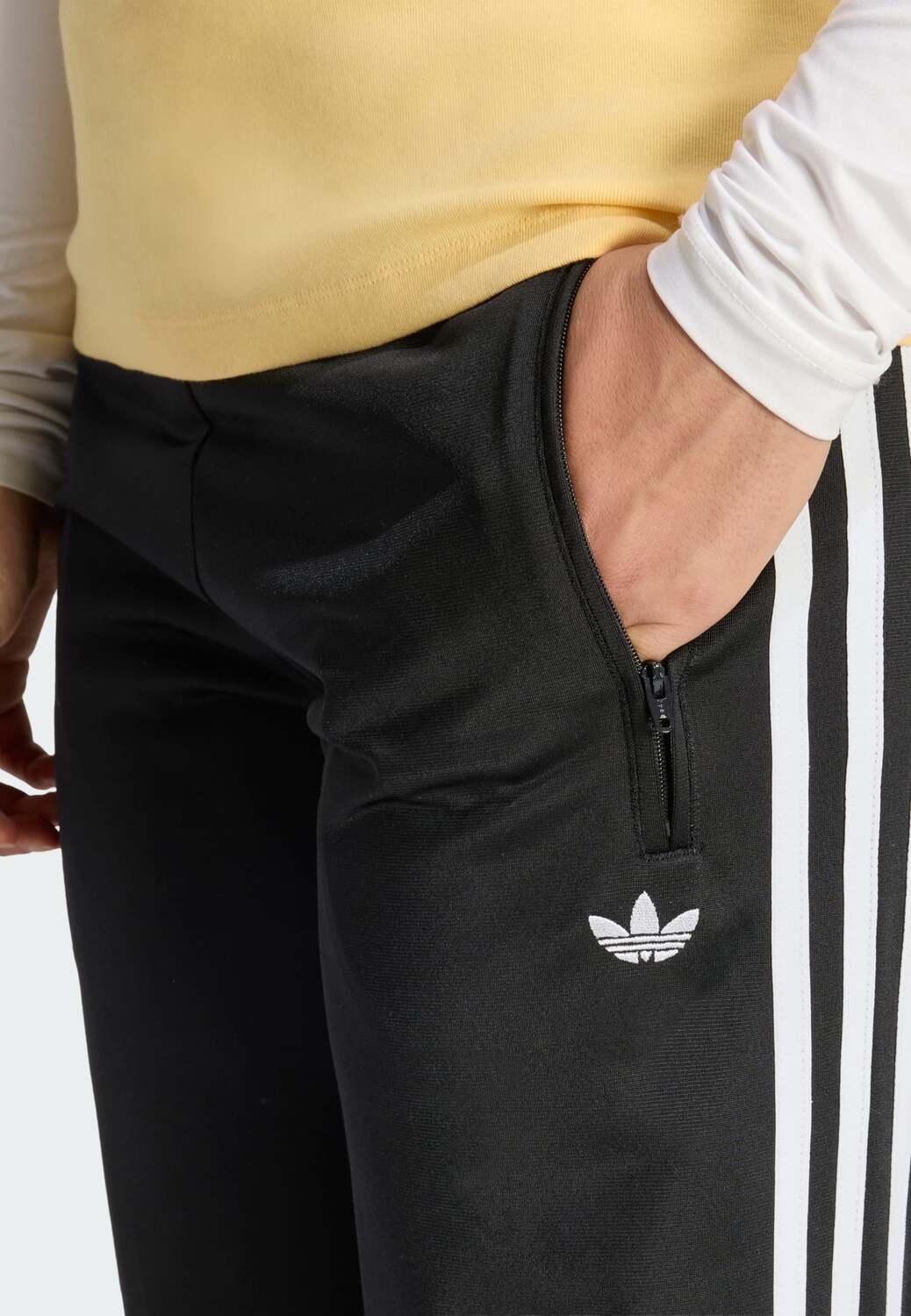 Adidas Originals Широкие брюки 'Firebird' в черном цвете — фото 4