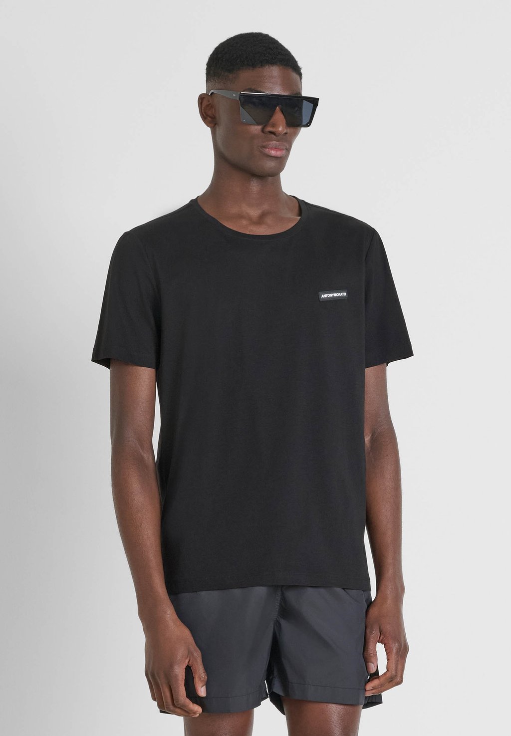 

Базовая футболка REGULAR FIT IN WITH LOGO PATCH Antony Morato, черный