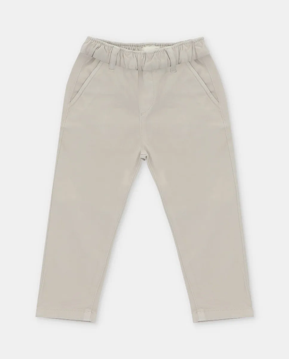 

Брюки для мальчика из саржи с эластичным поясом и карманами бежевого цвета Martín Aranda