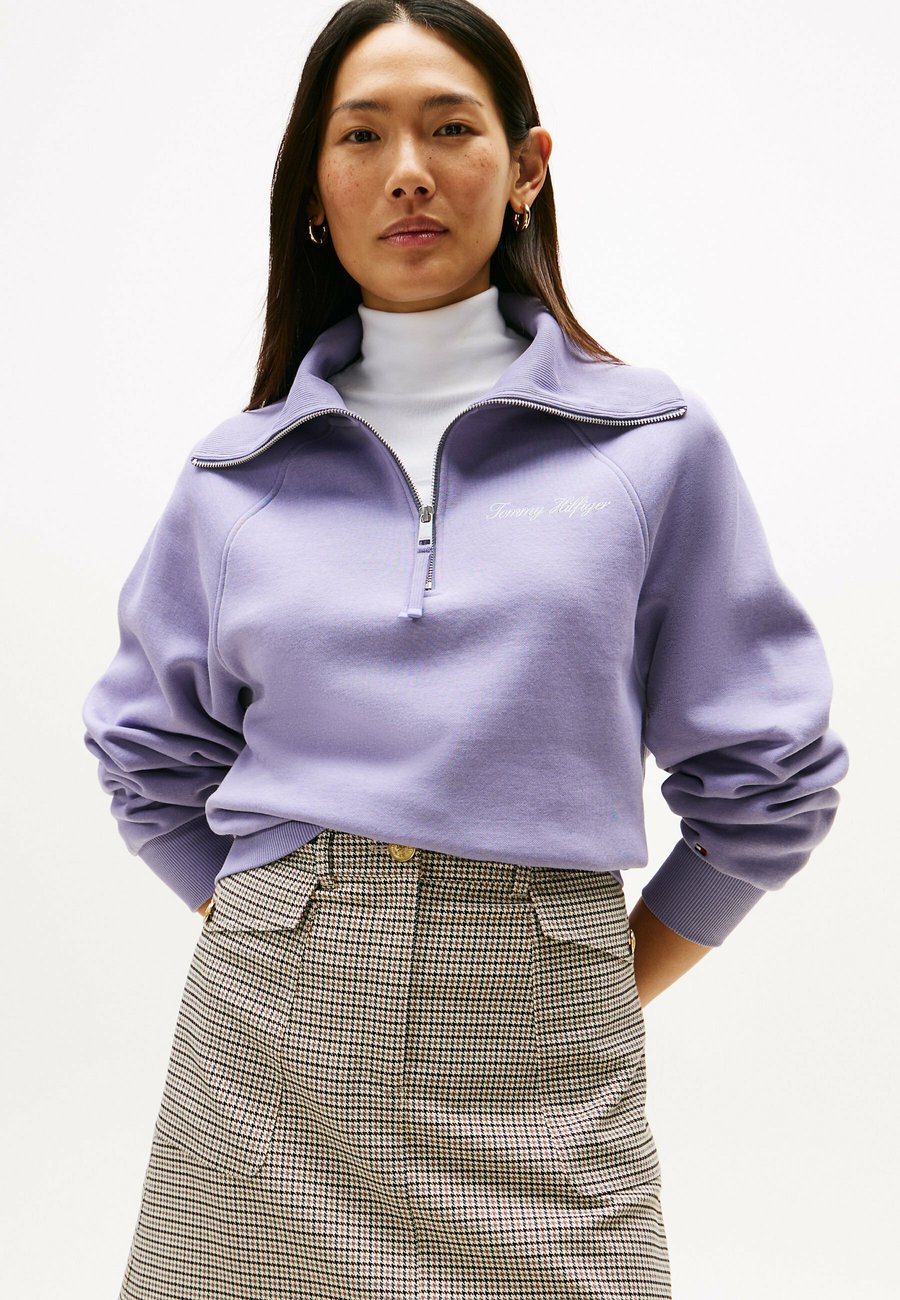 

Толстовка Tommy Hilfiger CLASSIC SCRIPT HALF-ZIP, Lavender Ash/Purple