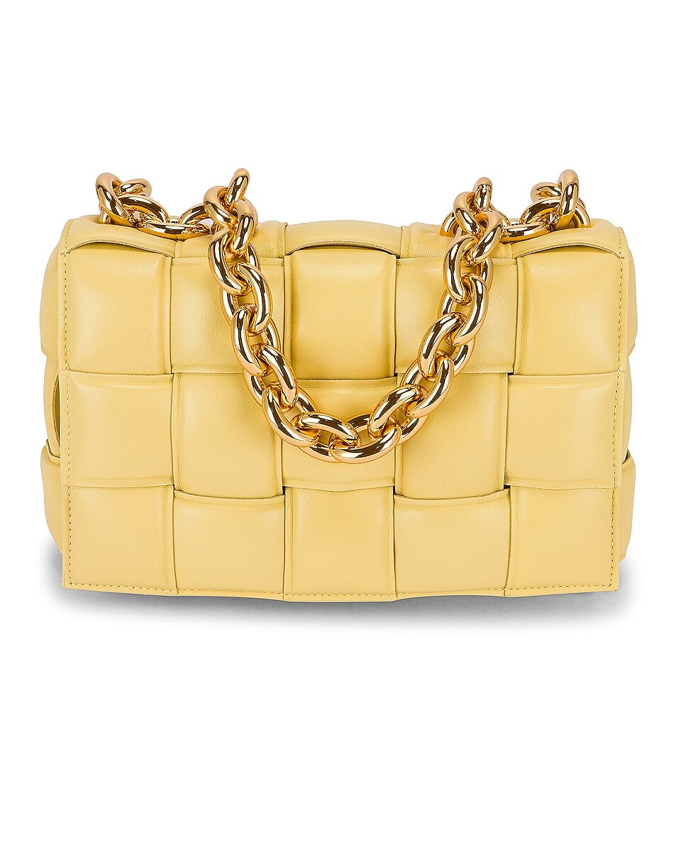 

Сумка через плечо Bottega Veneta Chain Cassette, цвет Butter & Gold