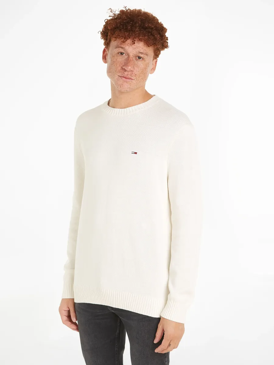

Вязаный свитер Tommy Jeans "TJM SLIM ESSNTLS C-NECK SWEATER", с логотипом бренда на груди, белый