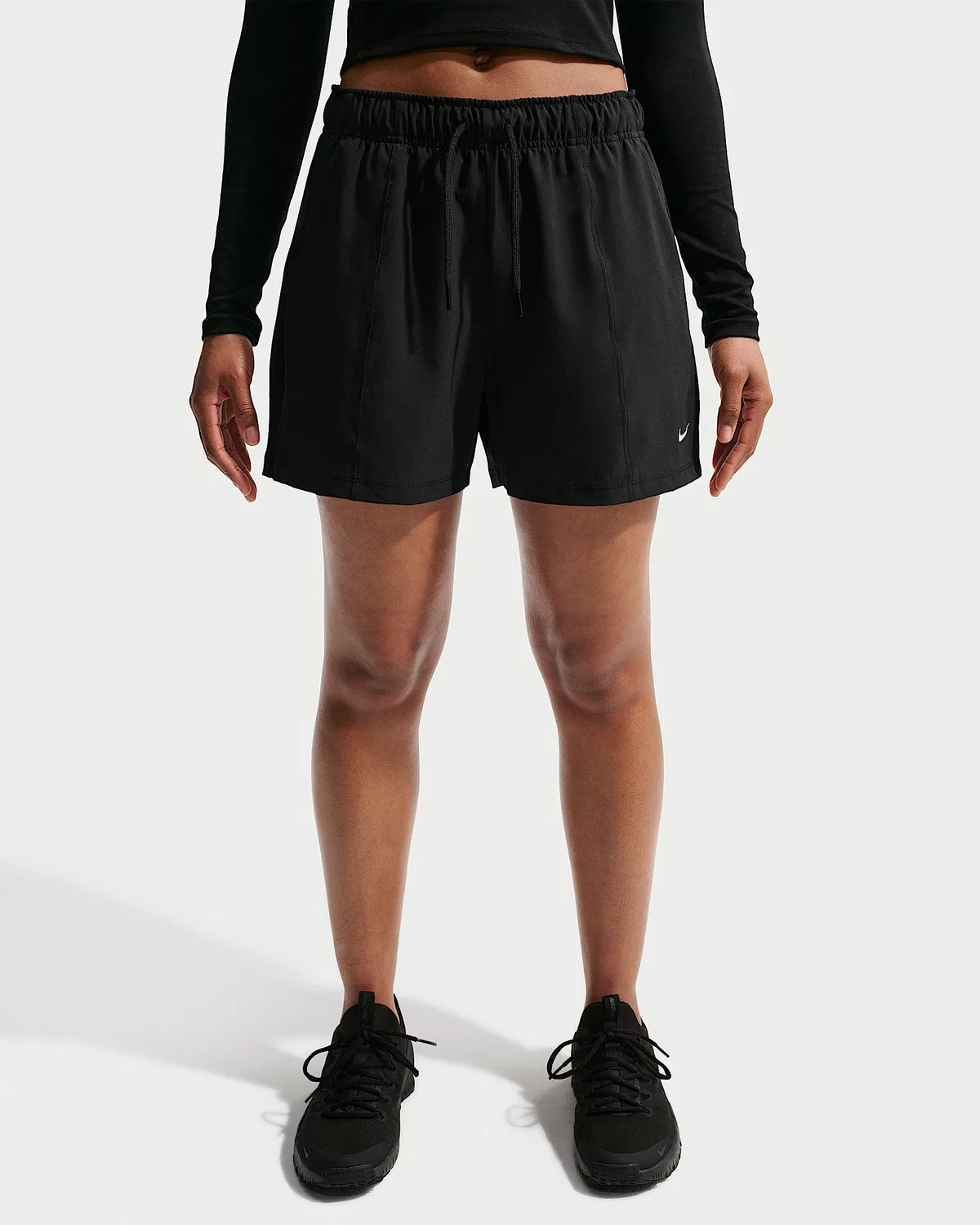 Женские шорты Nike One Woven, Black/White — фото 2