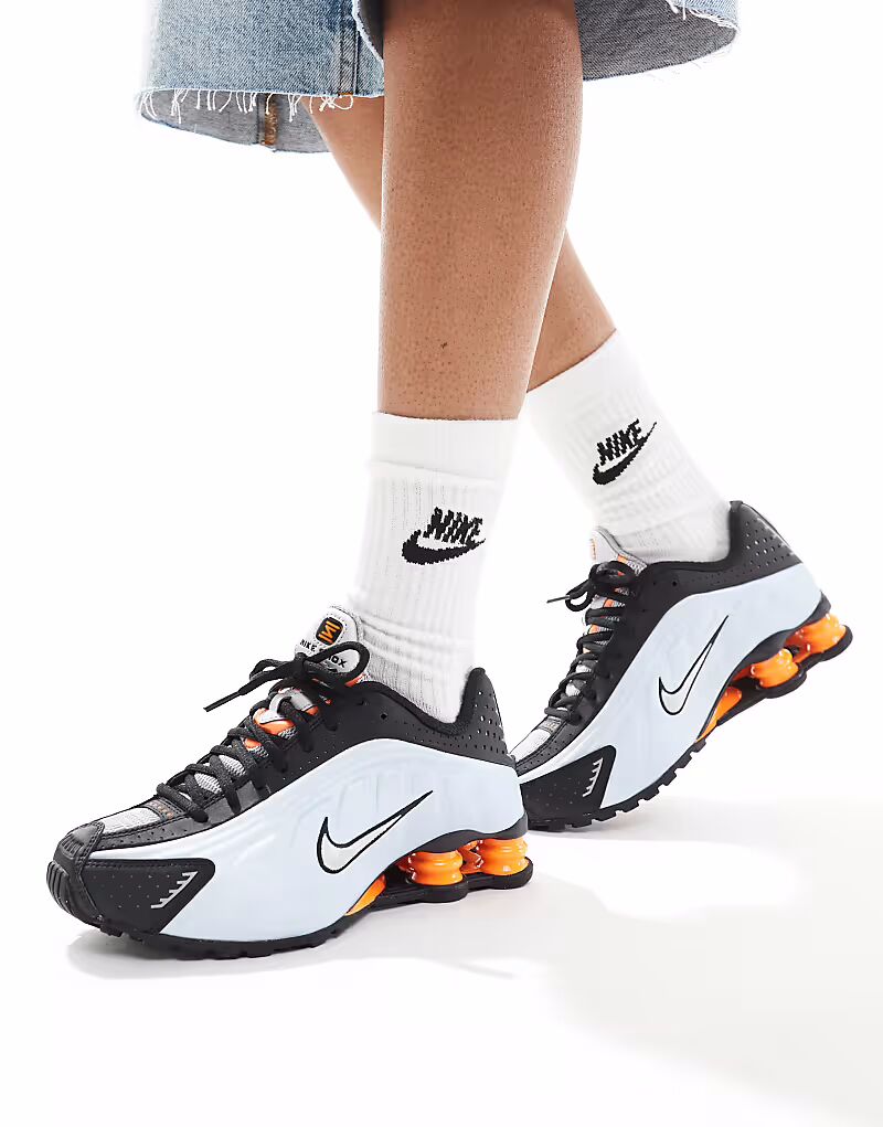 Кроссовки Nike Shox R4 черного и металлического серебристого цвета