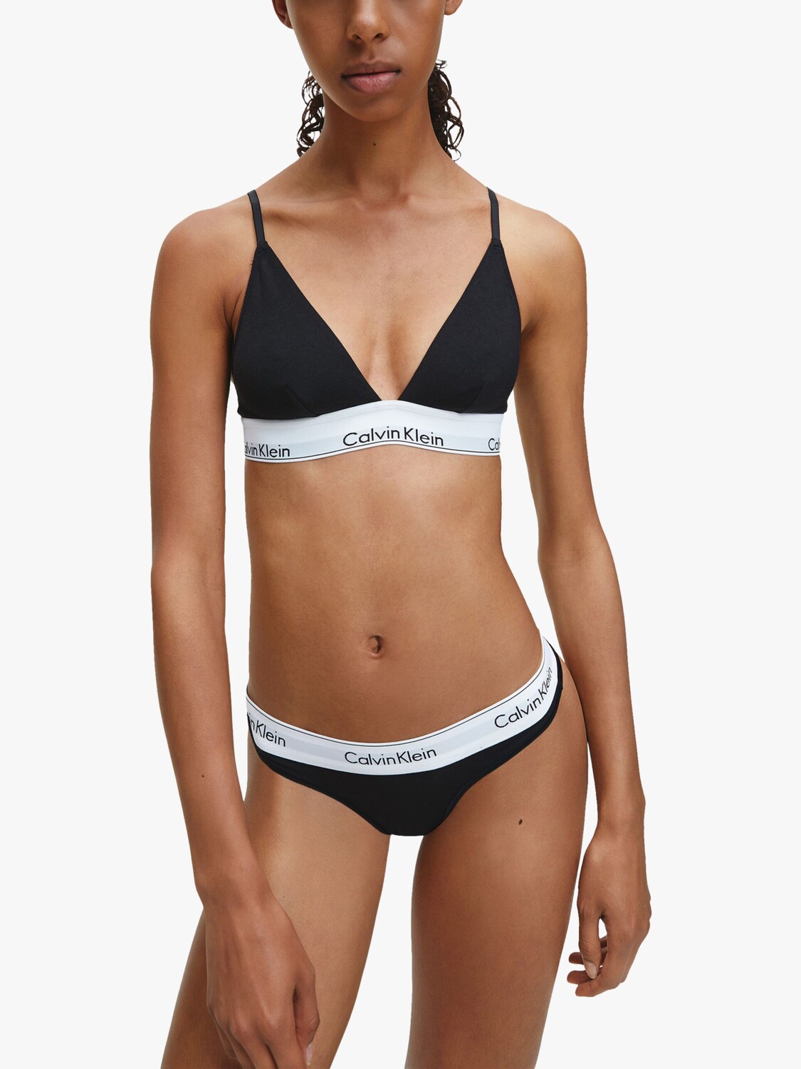 

Хлопковые стринги Calvin Klein Modern, черные