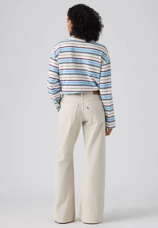 Свободные ботинки - расклешенные джинсы Levi'S — фото 3