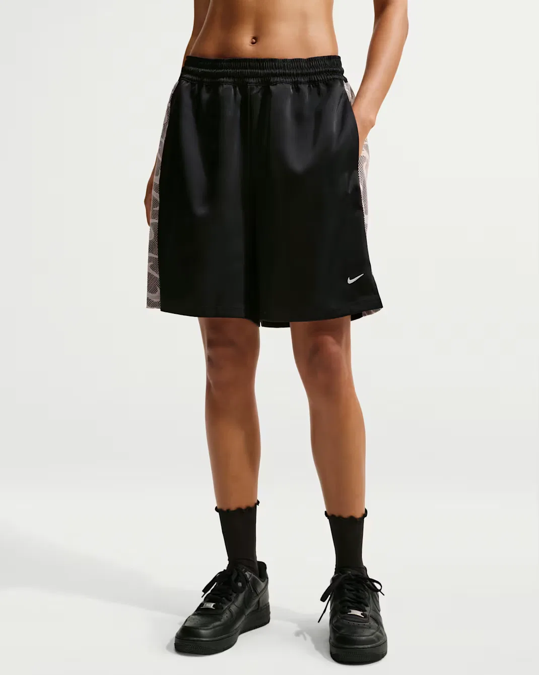 Женские свободные шорты со средней посадкой Nike Sportswear Chill Lace, Black/Cream II/White — фото 2