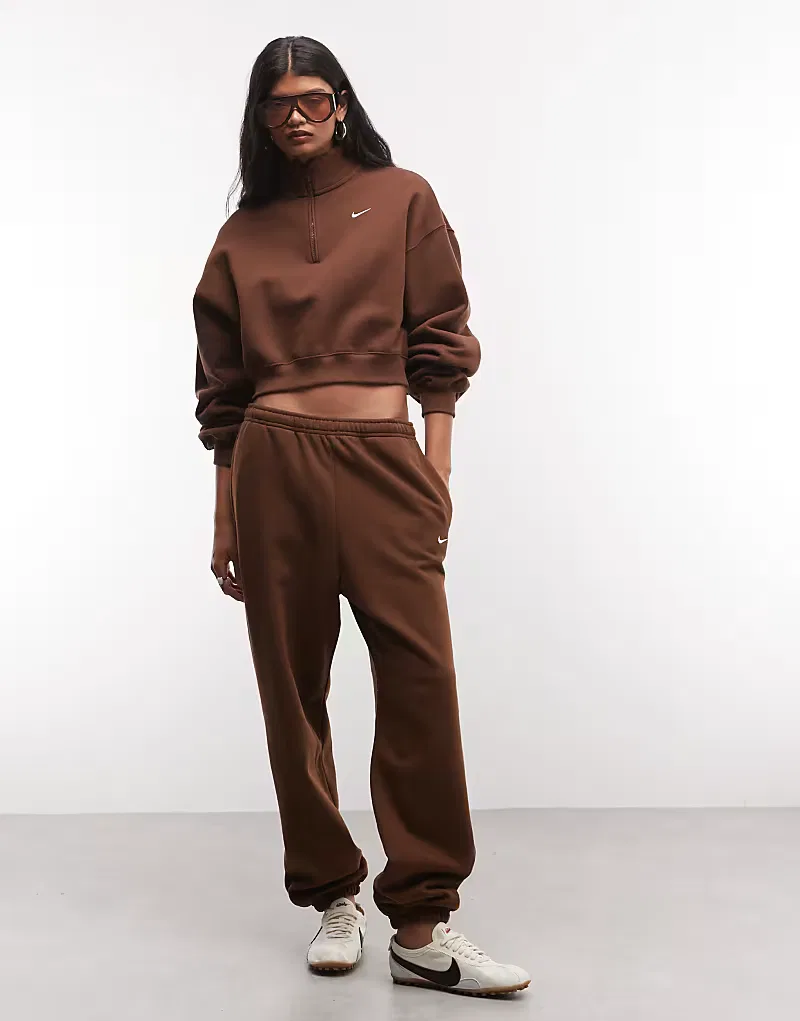 Укороченная толстовка Nike Studio Fleece средней плотности с застежкой-молнией на четверть длины, коричневый — фото 2