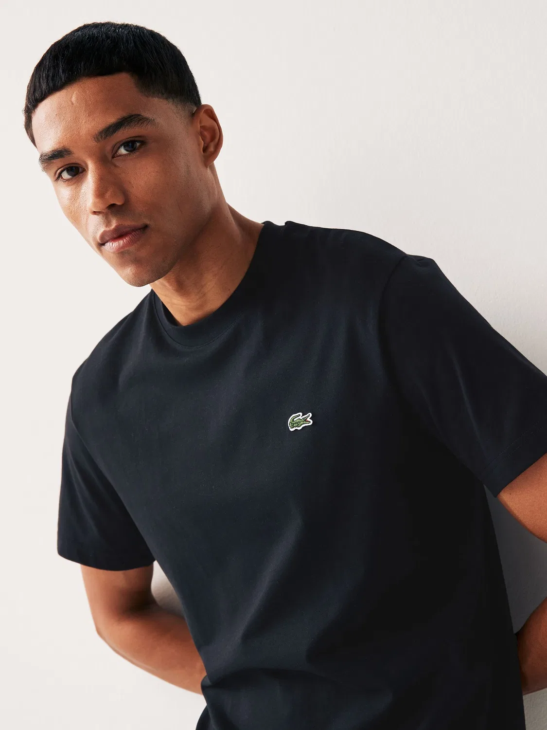 Lacoste Chrome Черная трикотажная хлопковая футболка среднего веса свободного кроя — фото 3