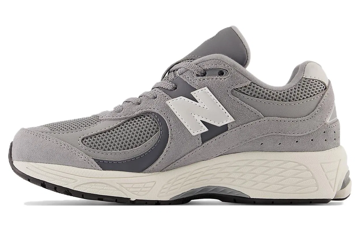 Детские кроссовки с защитой пятки New Balance NB 2002R Anti Kick Low top, Wide (W), Gray