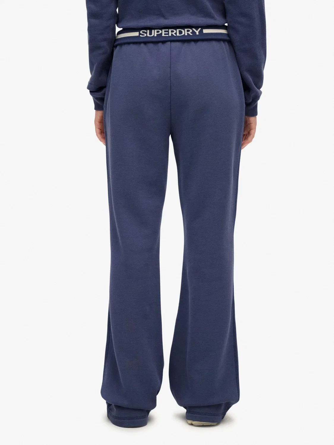 Джоггеры Athletic Essentials Logo Low Rise Flare Superdry, синие — фото 4