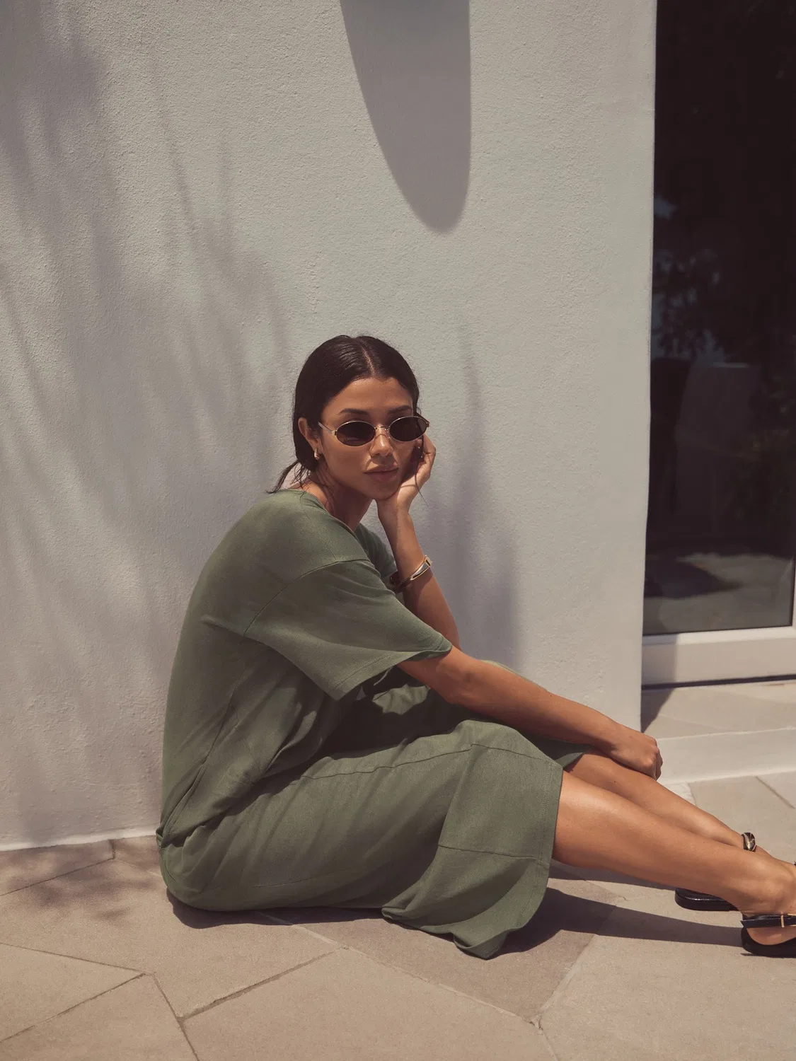 Платье-футболка летнее с твистом, Khaki Green Next — фото 2