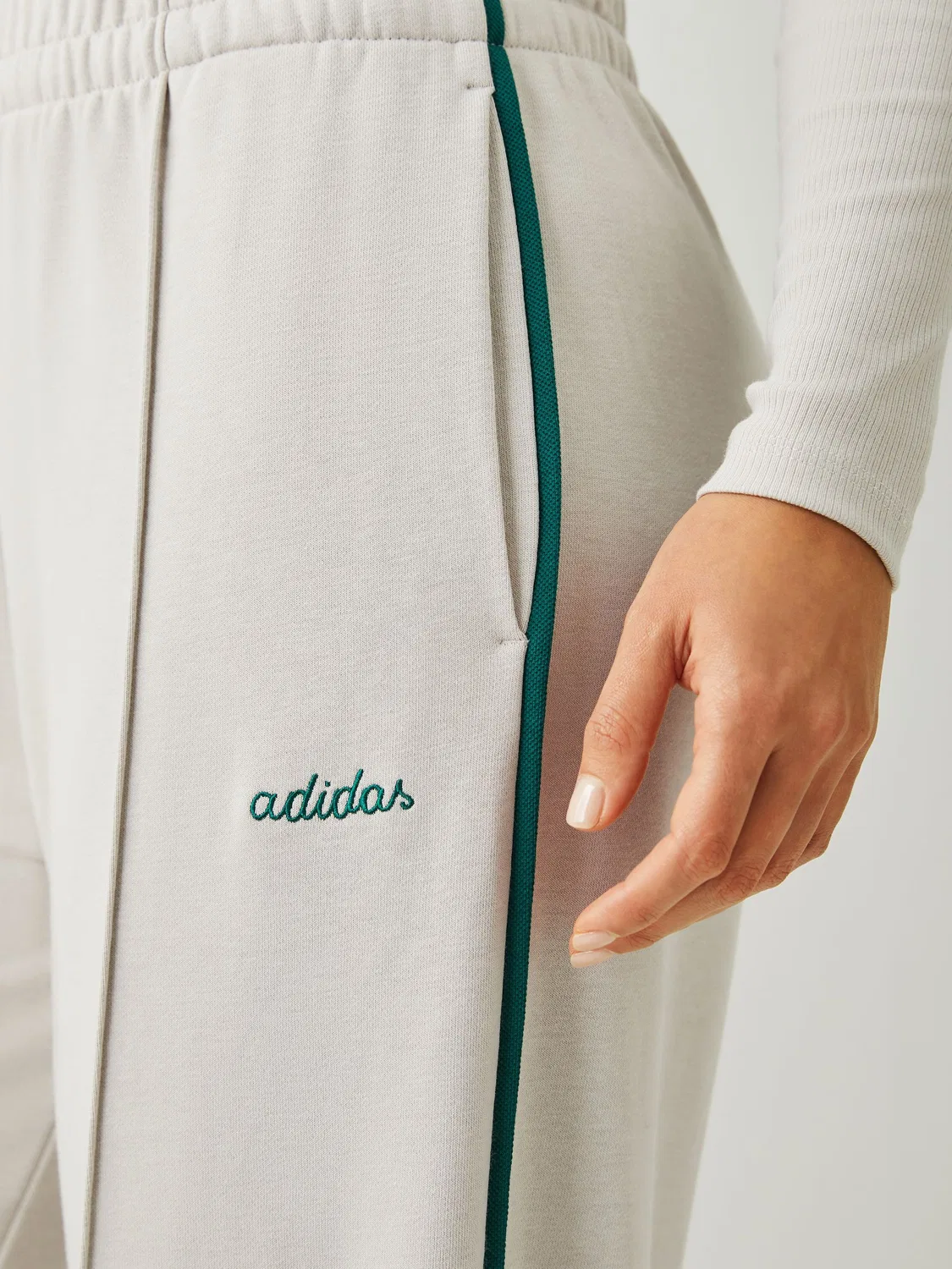 Брюки свободного кроя Colourpop adidas, серо-зеленые — фото 4