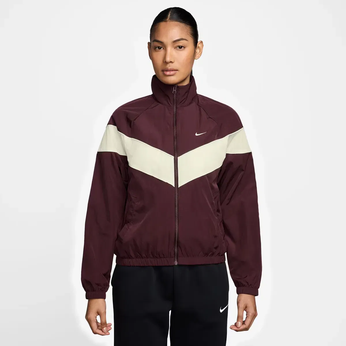 Женская куртка Windrunner Nike, Burdeos