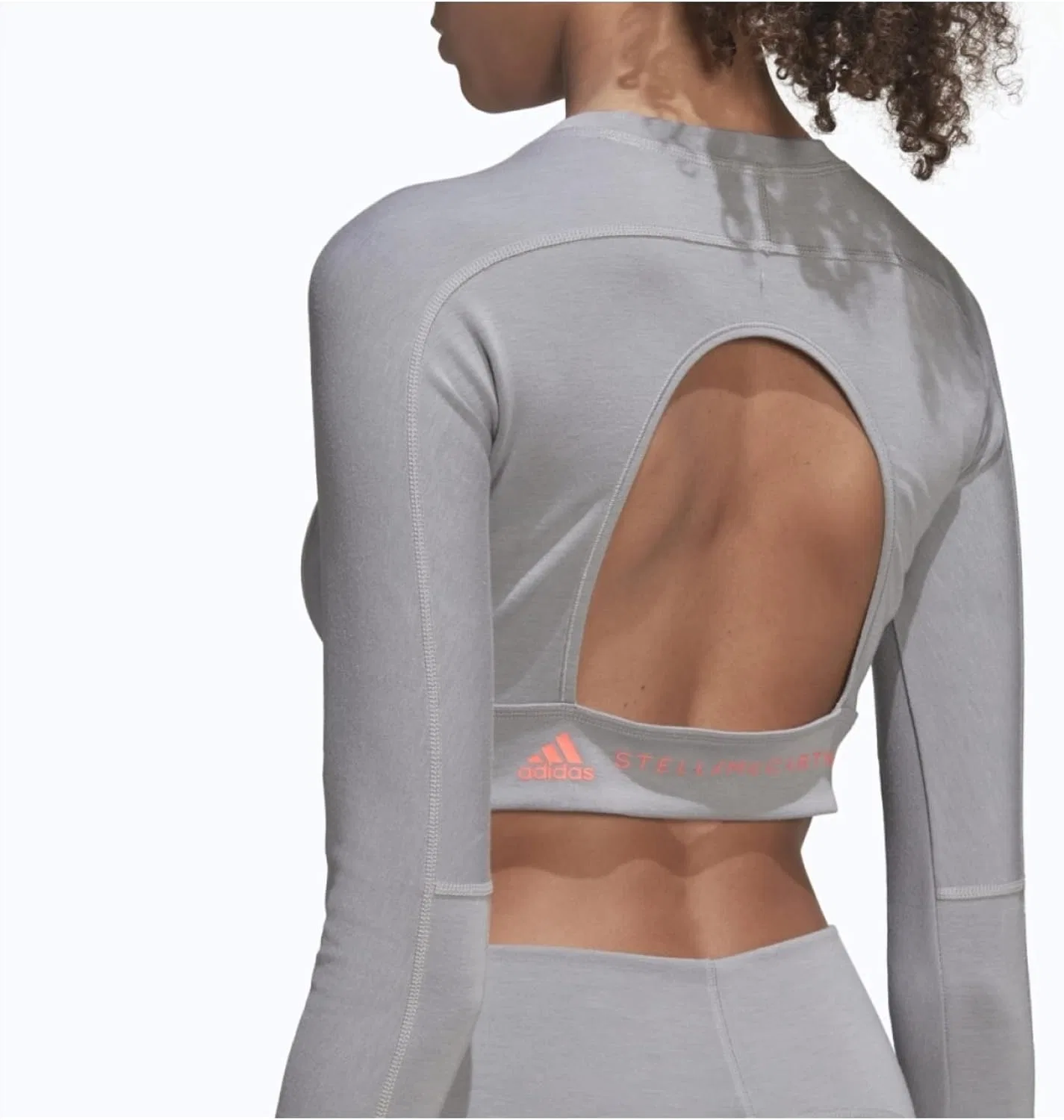 Женская облегающая футболка с длинным рукавом и открытой спиной Stella McCartney adidas, Light Onix — фото 2