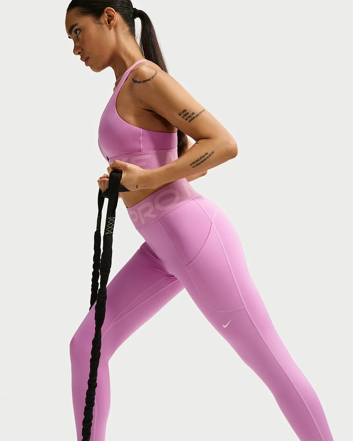 Женские леггинсы Nike Pro Sculpt с высокой посадкой 7/8 и карманами, Light Magenta/White — фото 4