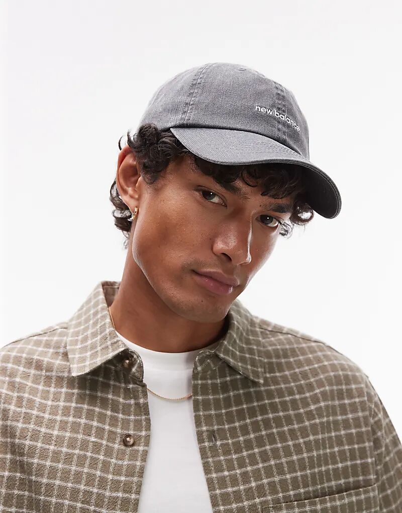 

Кепка New Balance linear черного цвета