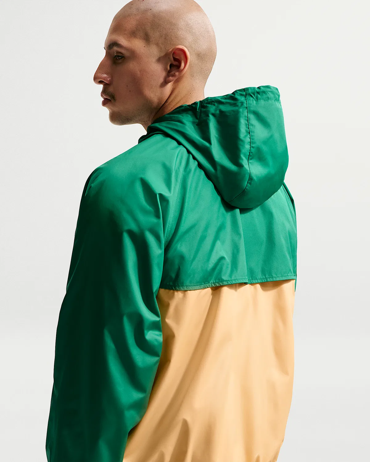 Мужская утепленная куртка Nike Windrunner, Malachite/Topaz Gold/Topaz Gold — фото 2