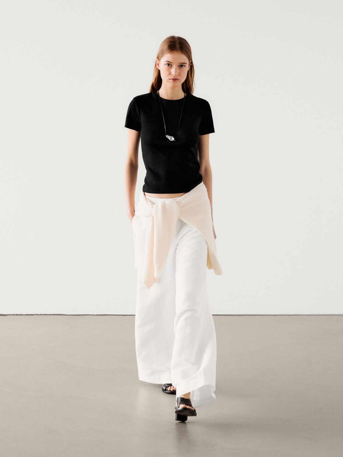 

Футболка с коротким рукавом из 100% хлопка в рубчик Massimo Dutti, черный
