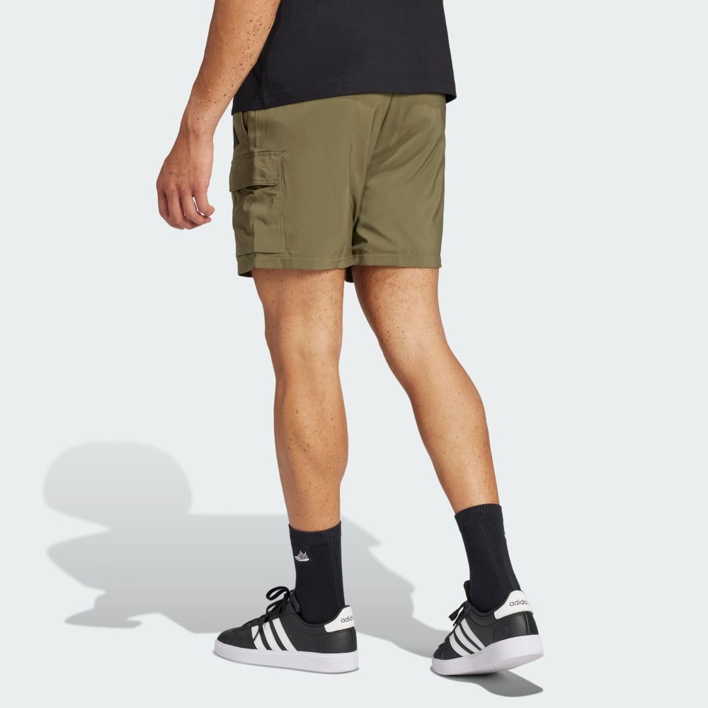 Шорты Adidas Essentials Small Logo Cargo Chelsea Shorts, цвет Olive Strata/Black — фото 2