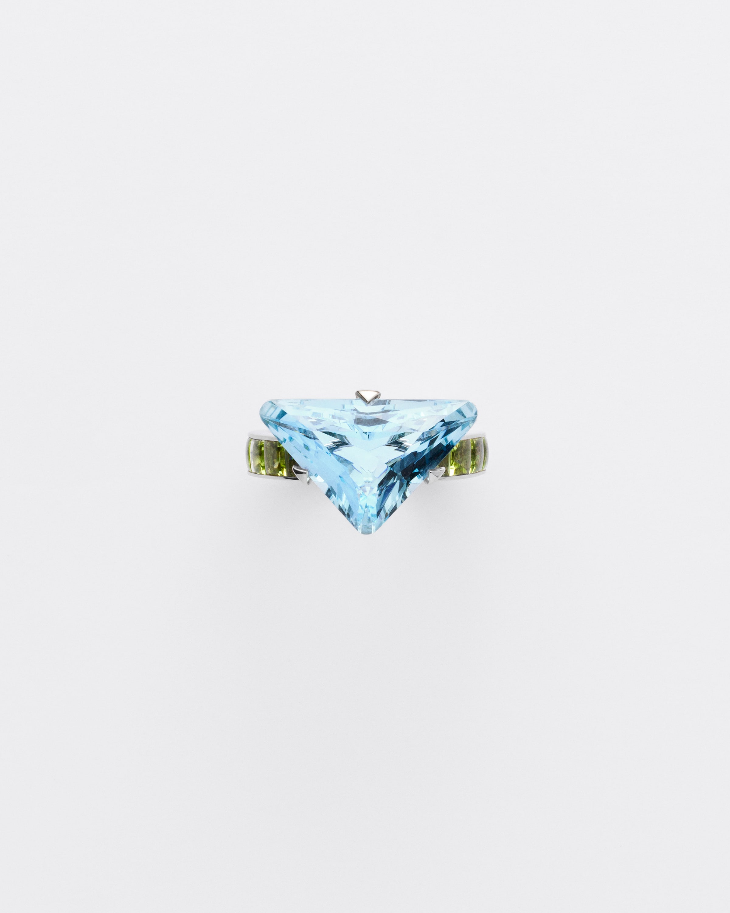 

Кольцо-одиночка Couleur Vivante - белое золото с аквамарином и перидотом Prada, золото / аквамарин / перидот