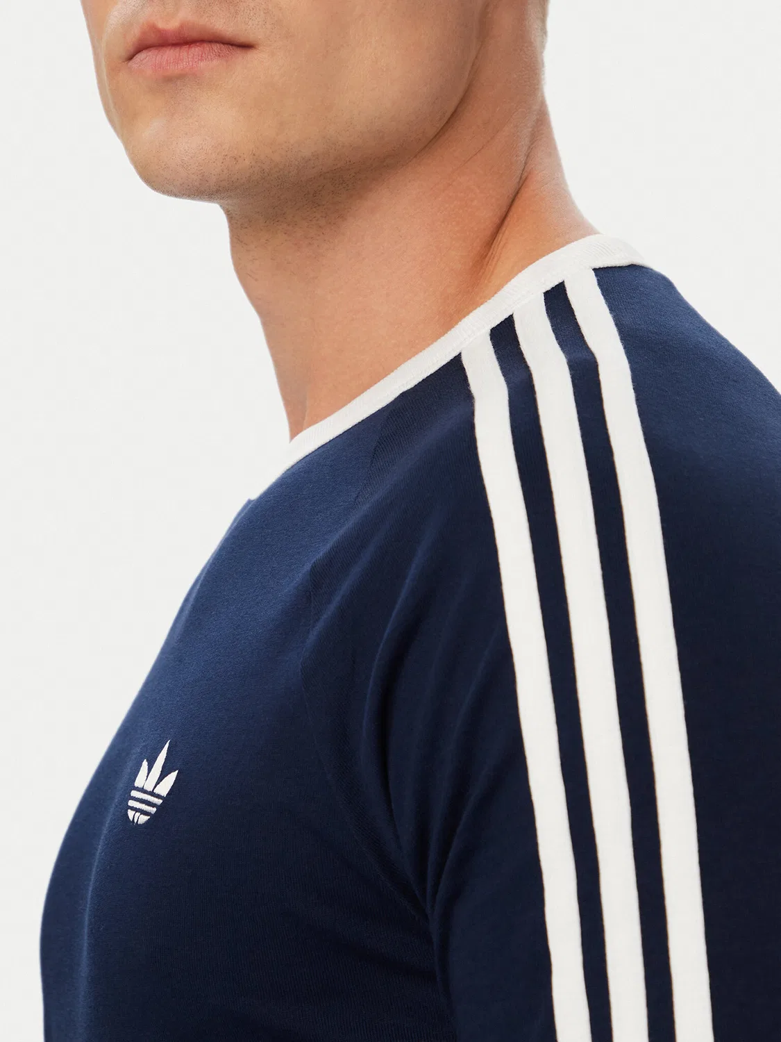 Мужской лонгслив стандартного кроя Adidas, темно-синий — фото 4