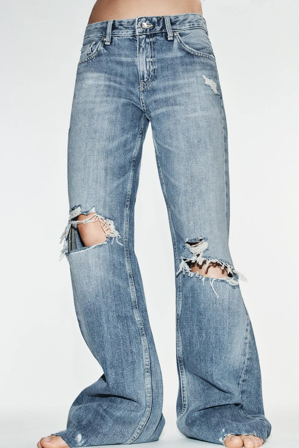 Джинсы-клеш TRF со средней посадкой и рваными элементами ZARA, Blue — фото 3